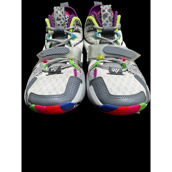 Nike
Jordan Russell Westbrook "Why Not?" Zer0.3 
White-Cool Grey 
Size 8 - Picture 10 of 16